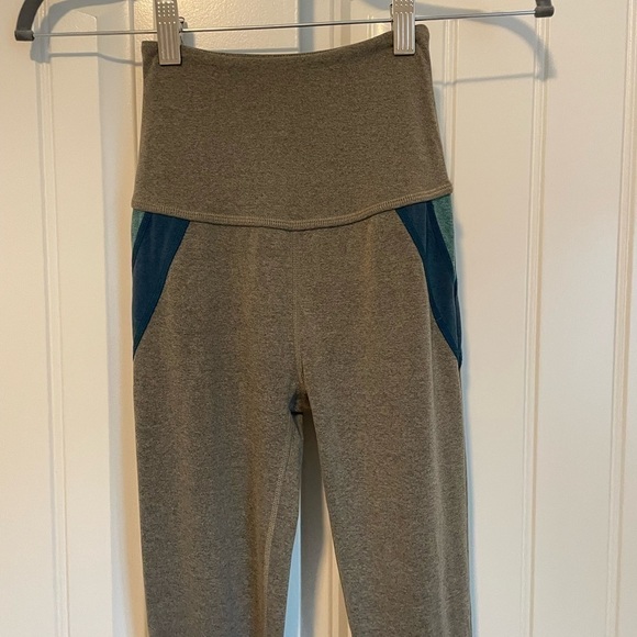Beyond Yoga space dye grey and blue color block high rise leggings size XS - Picture 9 of 10